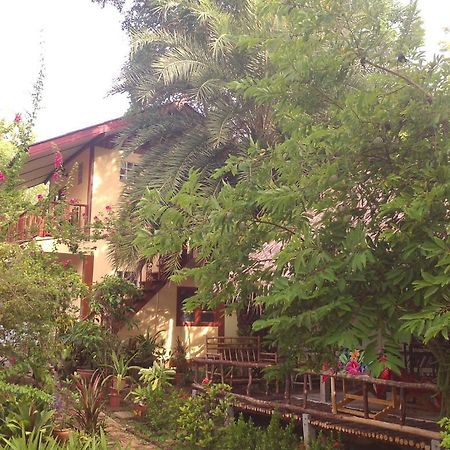 Ban Sabai Sabai Guest House Kanchanaburi Esterno foto