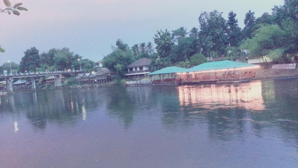 Ban Sabai Sabai Guest House Kanchanaburi Esterno foto
