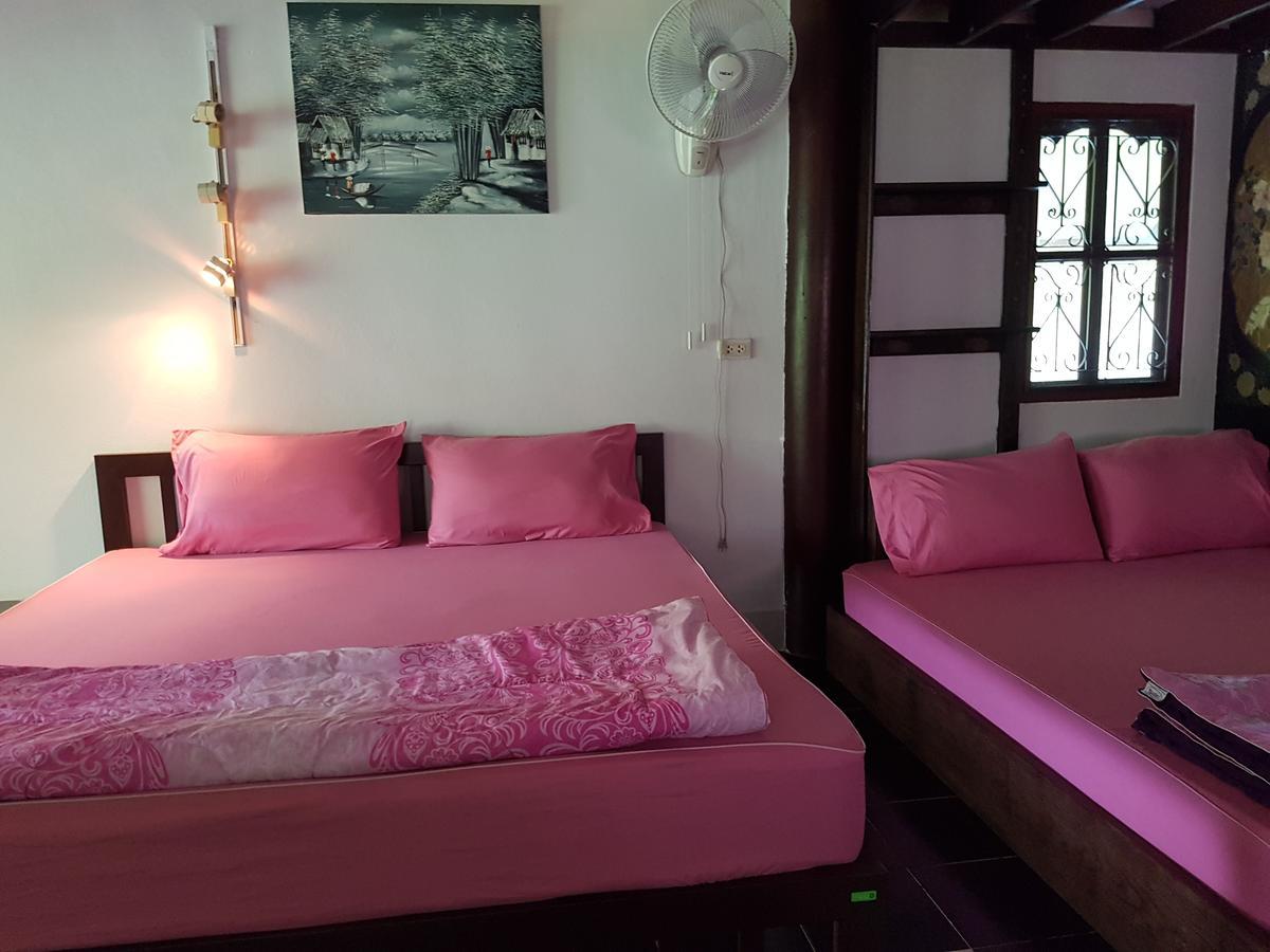 Ban Sabai Sabai Guest House Kanchanaburi Esterno foto