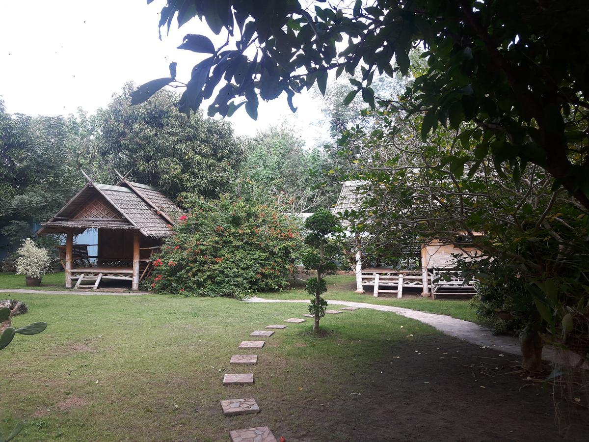 Ban Sabai Sabai Guest House Kanchanaburi Esterno foto